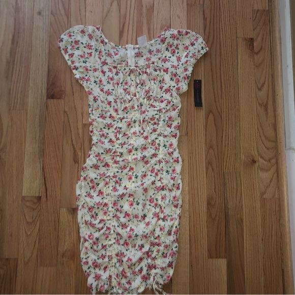 NWT Pink floral scrunch dress- size Small - Picture 9 of 11